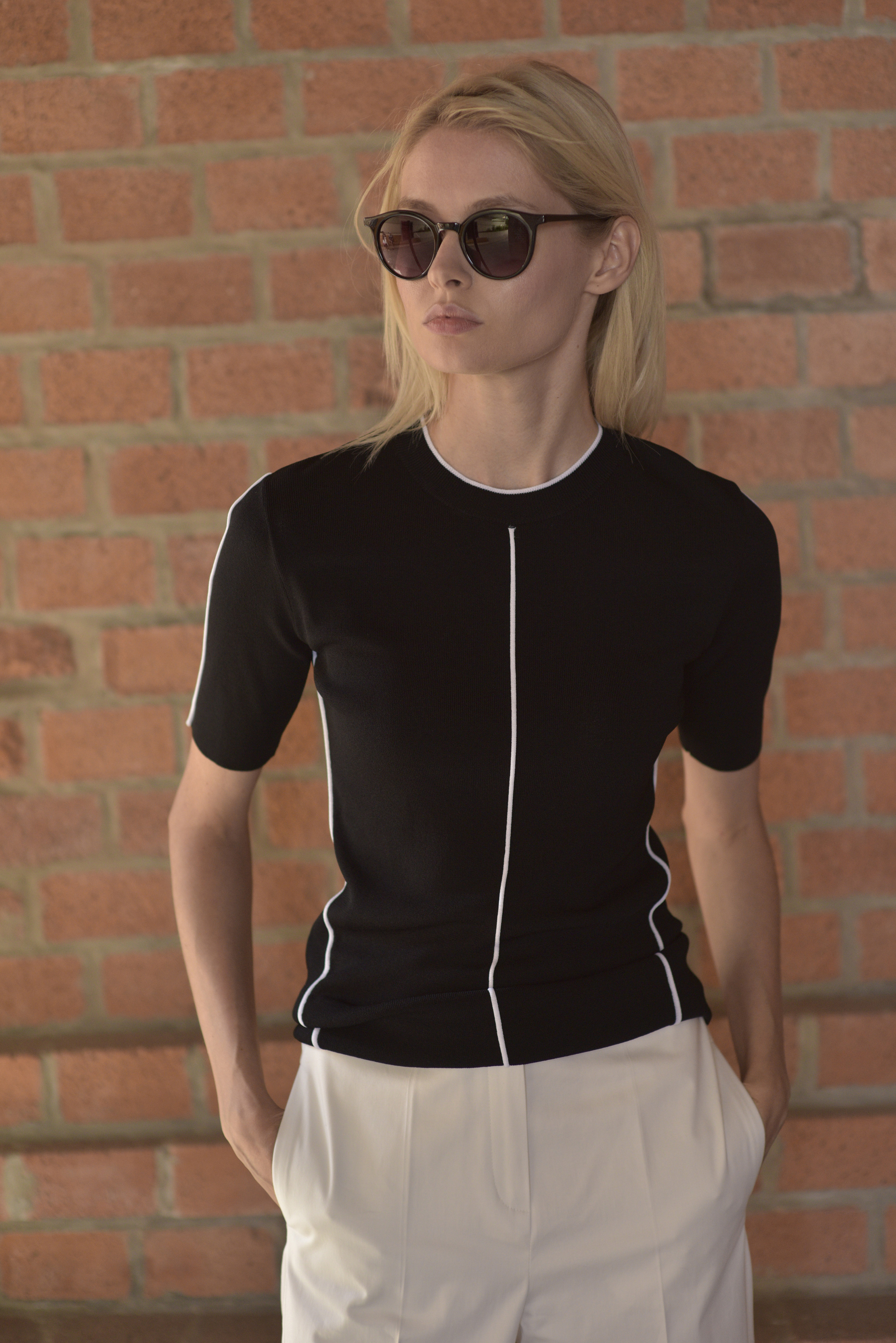 

Джемпер женский с коротким рукавом и контрастным кантом VASSA&Co, Черный, VASSA&Co LKL2061C99