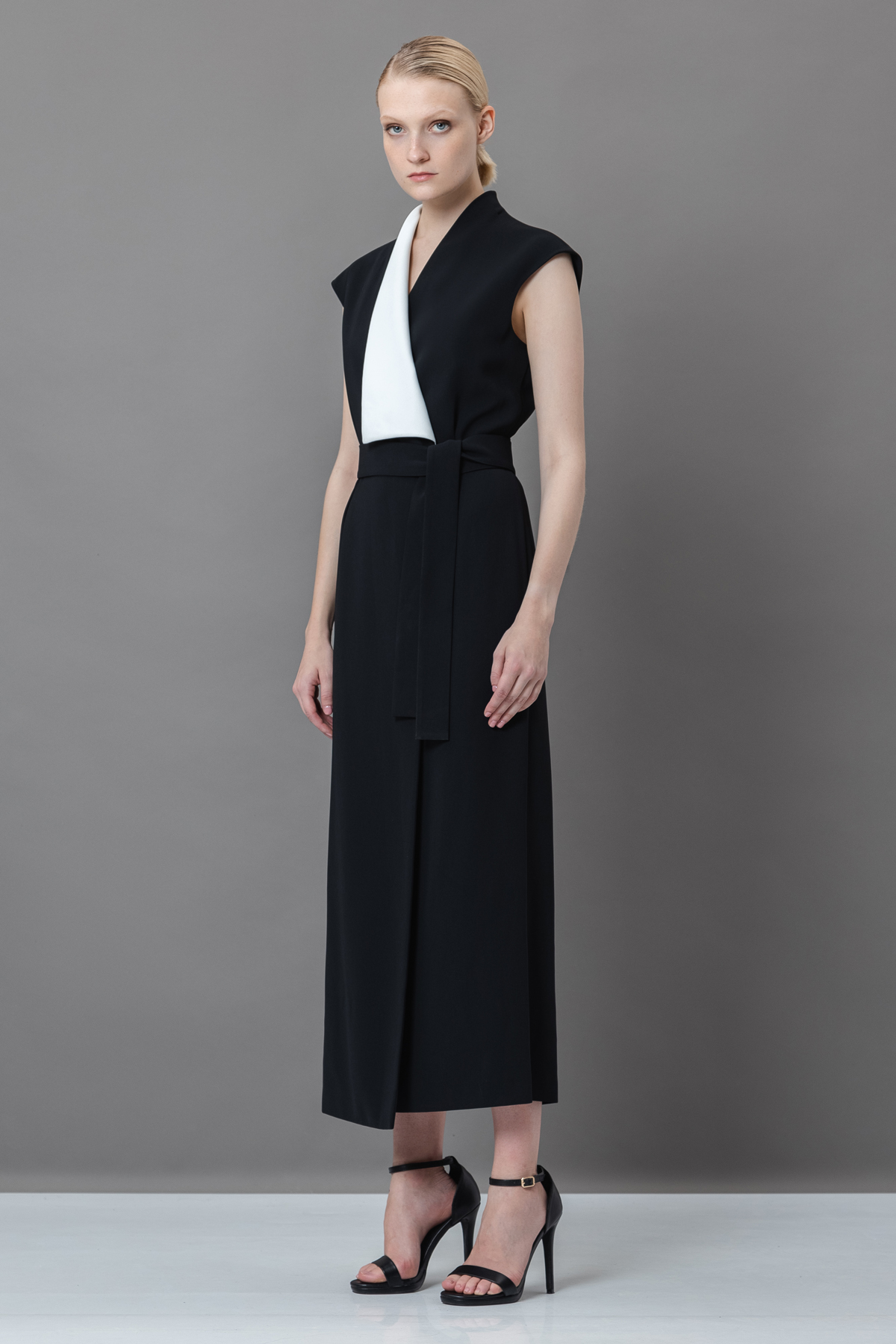 Платье с асимметричным вырезом Женский ПЛАТЬЕ VASSA&Co Черный